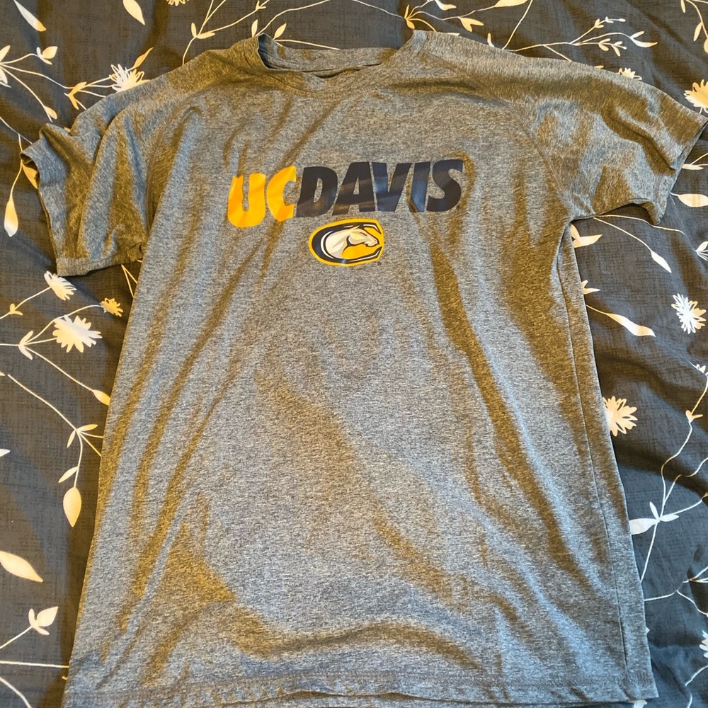 UC Davis Athletic Top Size M